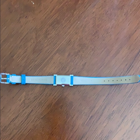 Burberry Watch: AUTHENTIC like new condition - Picture 6 of 8